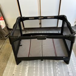 4moms Pack N’ Play / Play Yard / Playpen