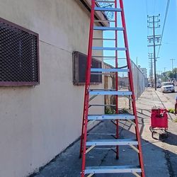 Oferta,$130..00 Escalera De Fibra De Vidrio De 12 ft.