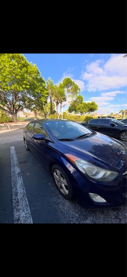 2012 Hyundai Elantra - clean title - cold A/C