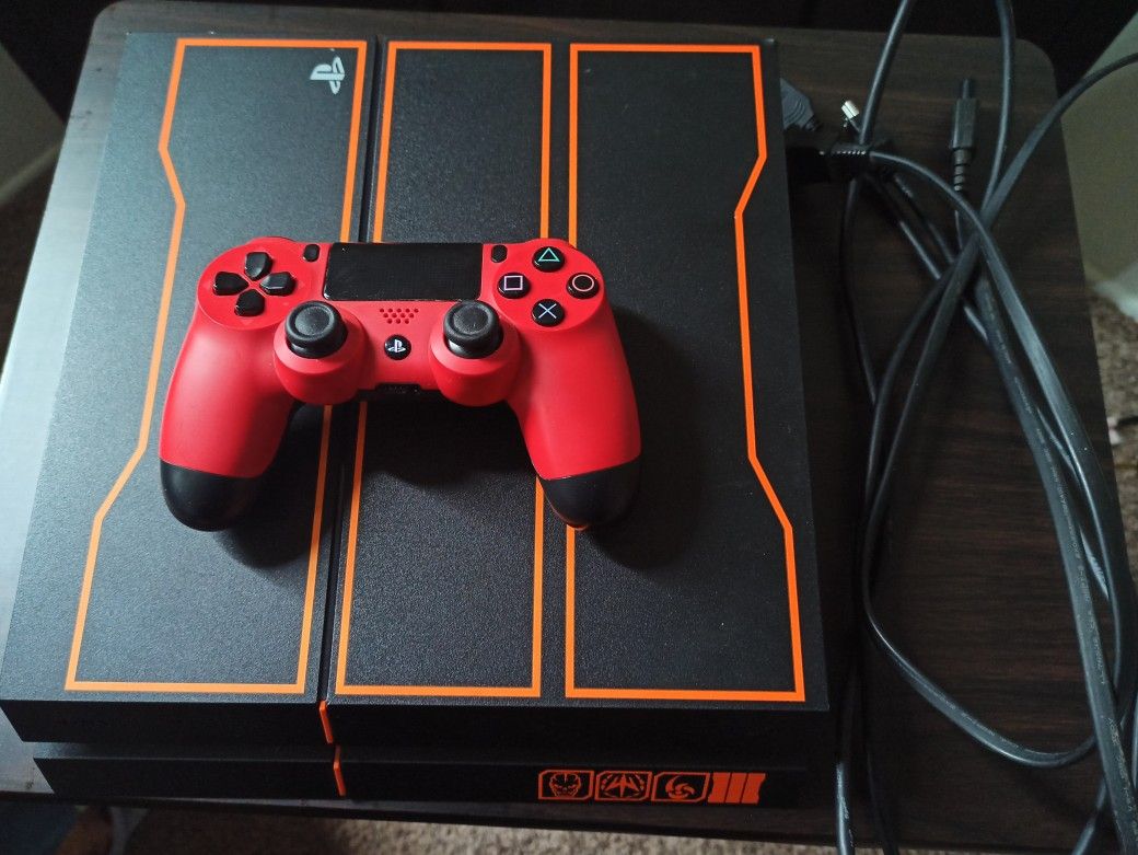 PS4 Black Ops 3 Edition w/Cables and Red Controller