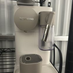 Nespresso Lattissima One Coffee & Espresso Machine – White (Works Great)