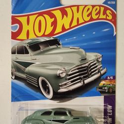 HOT WHEELS. LAYIN LOW. 1947 CHEVY FLEETLINE LOWRIDER.