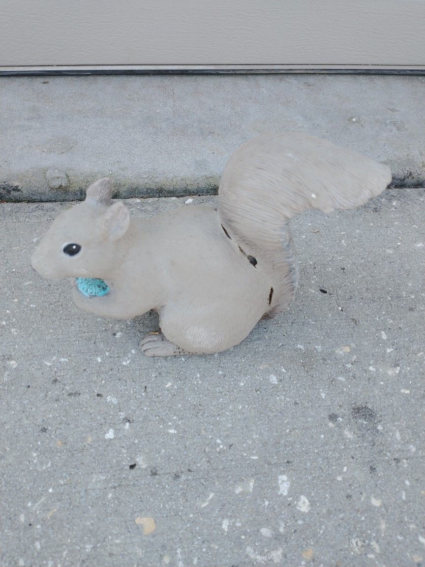 Squirrel Garden Statue
