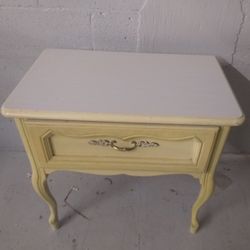 Antique Looking Side / End Table