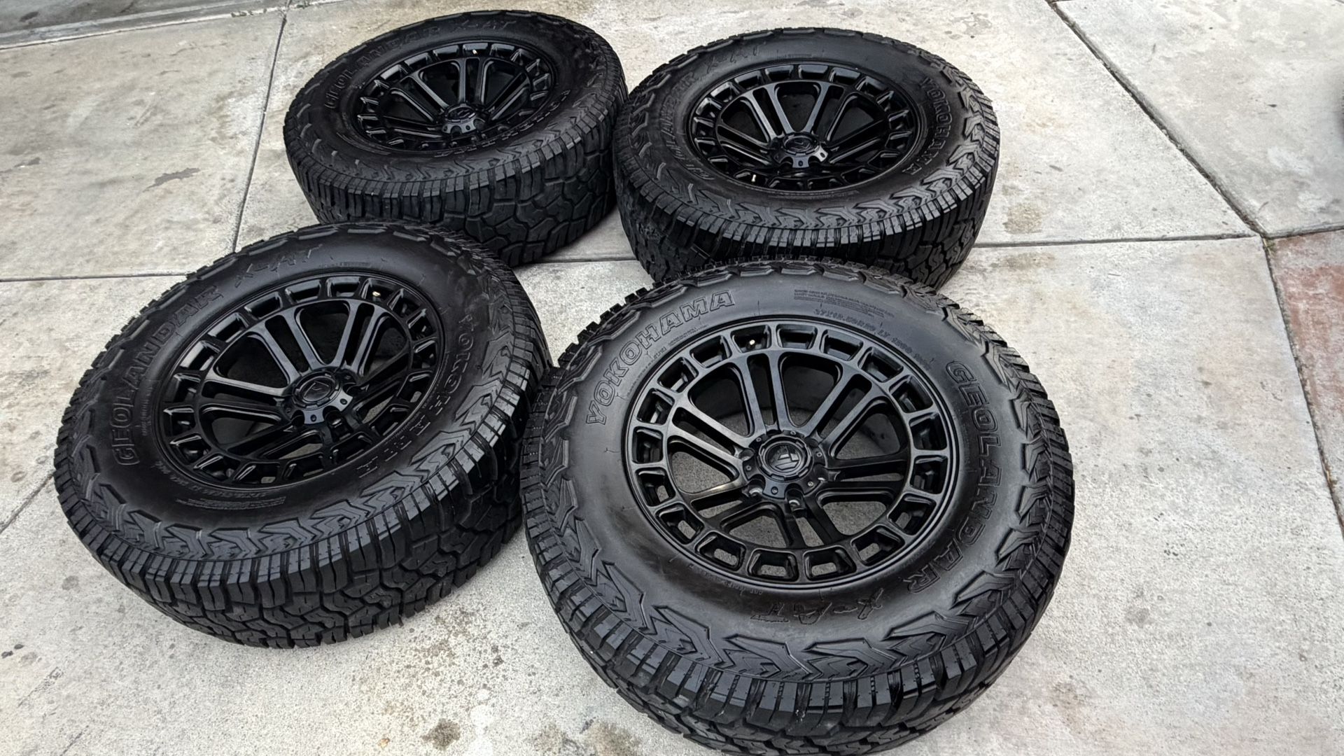 Ford Raptor Rims N Tires 37x12.50 R 20