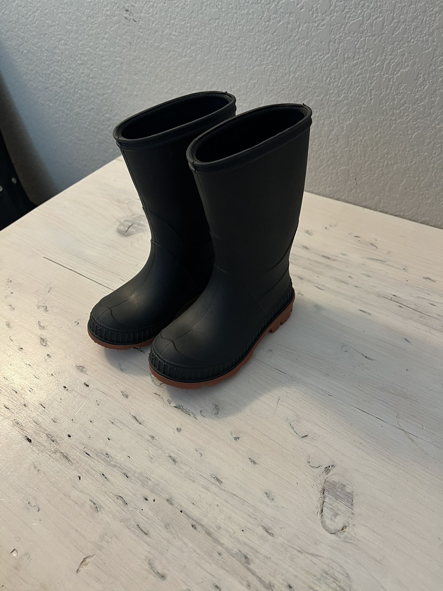 Like New Rain boots size 7 8