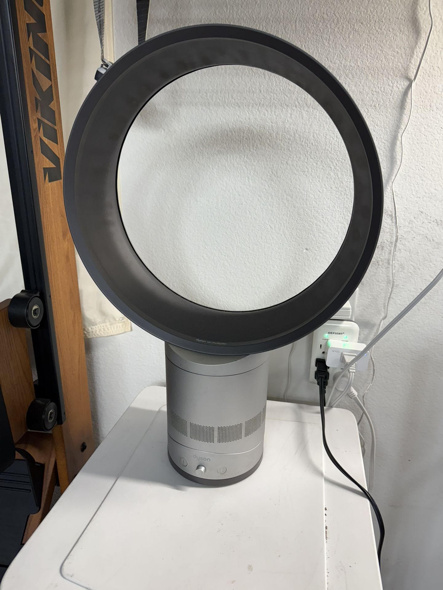 Dyson AM01 Air Multiplier Table Fan