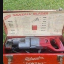 Electric Milwaukee Saw Saw 