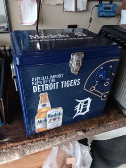 Model beer cooler Detroit Tigers with bottle opener very sharp