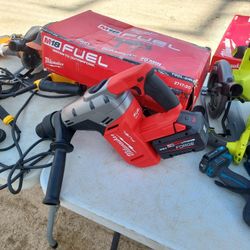 Milwaukee
M18 FUEL 18V Lithium-lon
Brushless Cordless 1-9/16 in.
SDS-Max Rotary Hammer (Tool-
Only)
