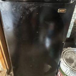 Refrigerator Sanyo