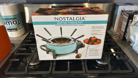 Brand New Nostalgia Electric Fondue Pot Set