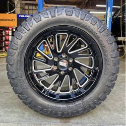 Moto Metal MO811 Wheels 33" Nitto Ridge Grapplers Tires Package Deal CHEVY GMC RAM 1500 TUNDRA