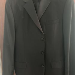 Jos https://offerup.com/redirect/?o=QS5CYW5r Signature Collection Tux 46L