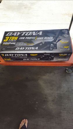 Daytona 3 Ton Long Reach Low Profile Pro floor jack