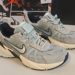 Nike V2K Run Running Shoes Gray FN6703-003 Women's Size 7.5