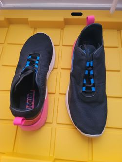 Women's Size 10 Nike Air Motion Shoes