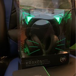 Razer Kraken Kitty Edition Headset with Retractable Mic (Black)