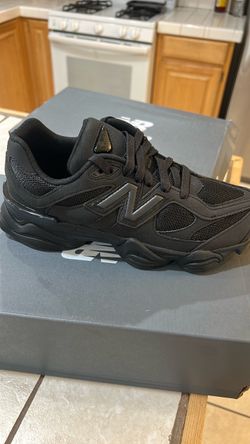 New balance 9060 all black size 6