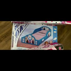 Frozen Toddler Bed And Matching 3-D Olaf Frame