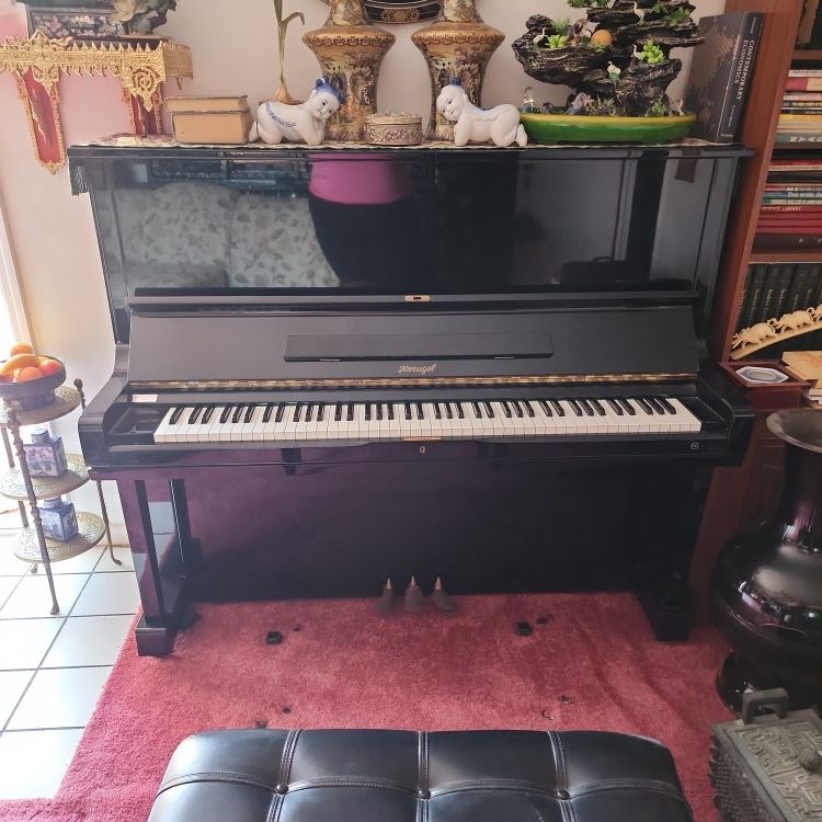 Horugel Upright Piano