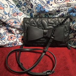 **✨ Betsey Johnson All Black Crossbody w/bow Wallet ✨**  
