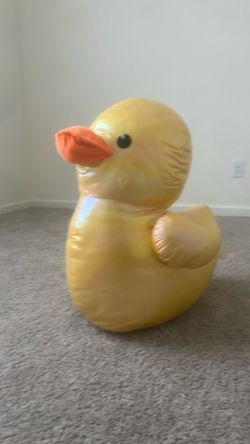 Giant duck plushy￼