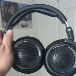 Nuemann NDH 30 black Edition Headphones