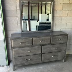 Gray 7 Drawer Dresser & Mirror 