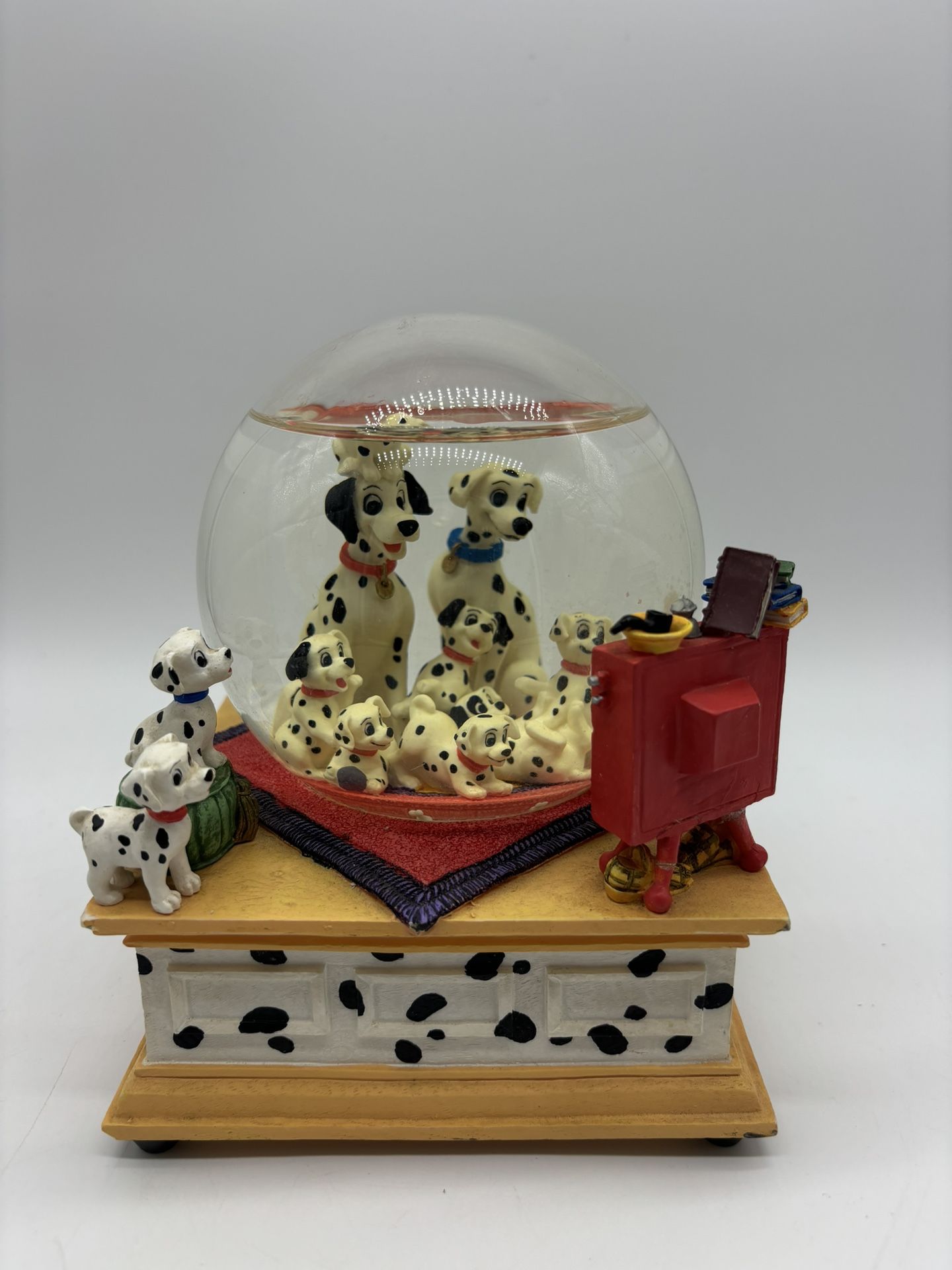 Vintage Disney 101 DALMATIANS Musical Snow Globe tv Cruella Devil Works