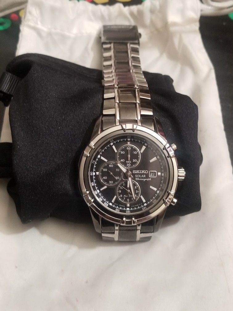 SEIKO SSC143 SOLAR CHRONOGRAPH