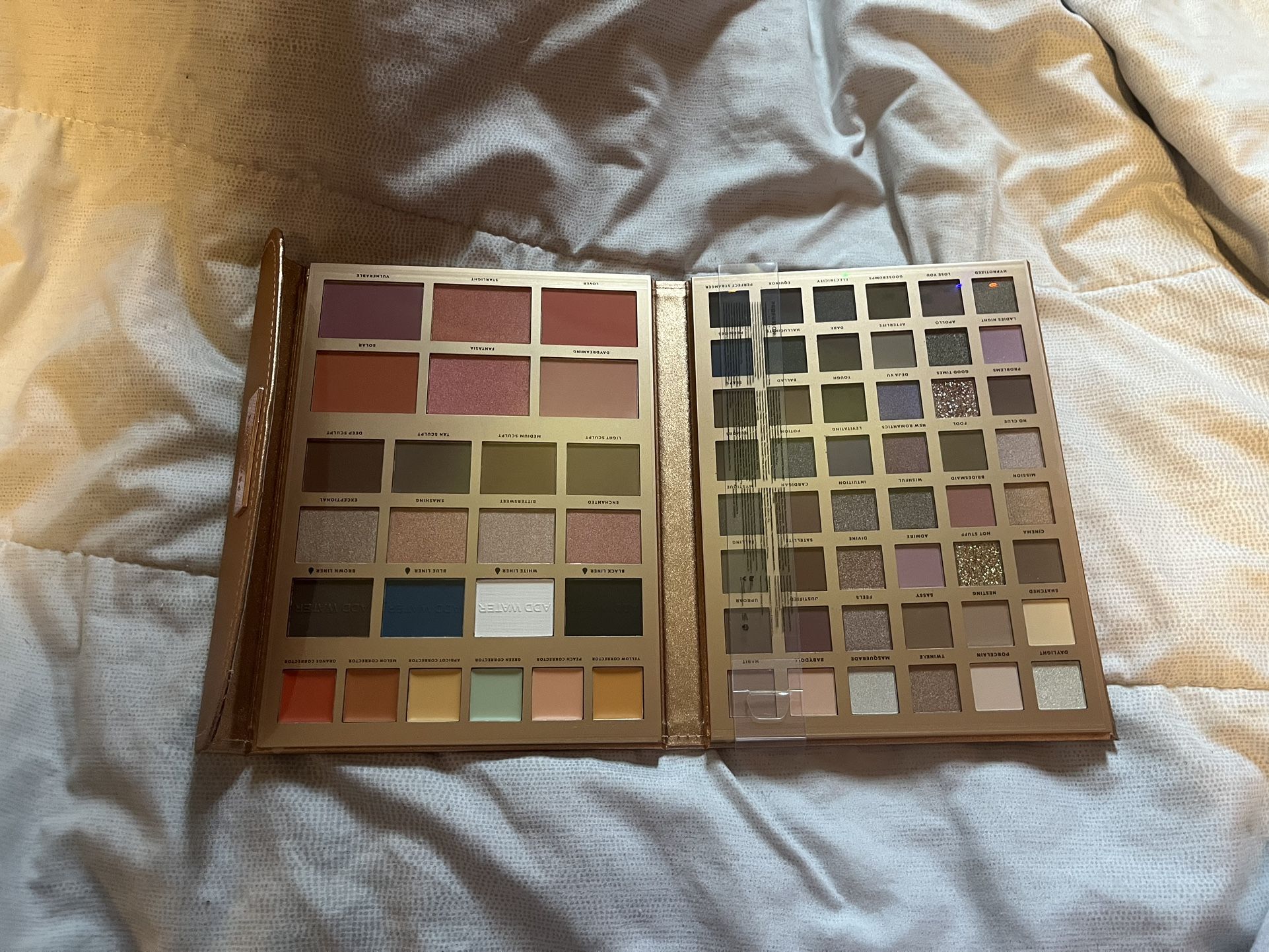 BRAND NEW MAKEUP PALETE