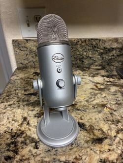 Blue Yeti Professional Multi-Pattern USB Condenser Microphone 
