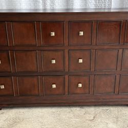 FiLio 21 - 6- Drawer Dresser With Dovetailed Construction 