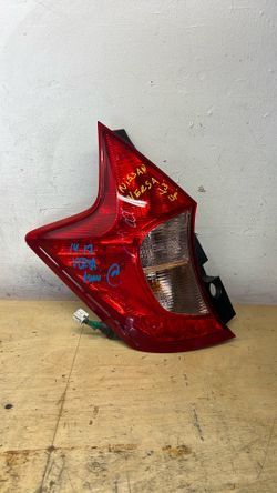 2014 to 2017 Nissan versa note driver side taillight
