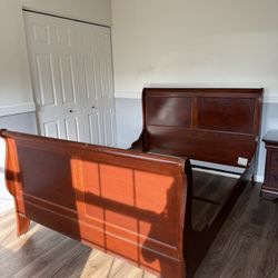 Broyhill Classic Cherry Queen Bedroom Set