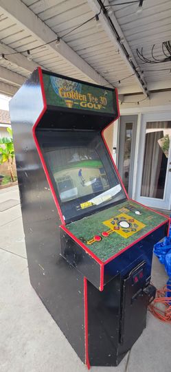 Golden Tee 3D Arcade Cabinet