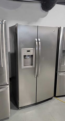 GE Refrigerador Side-by-Side Side by Side With Ice Maker
