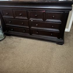 Full Size Bedroom Set. 