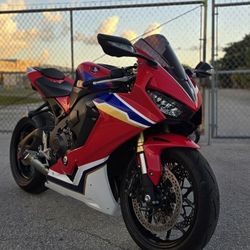 2022 Honda CBR1000RR – 6,935 miles – Clean Title – Excellent Condition
