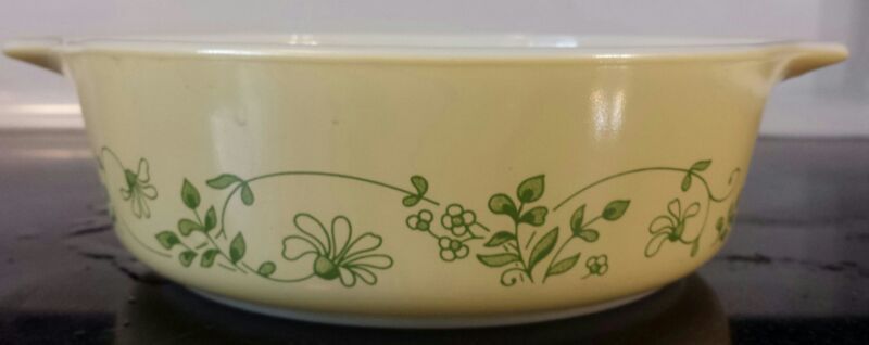 Vintage Pyrex small casserole