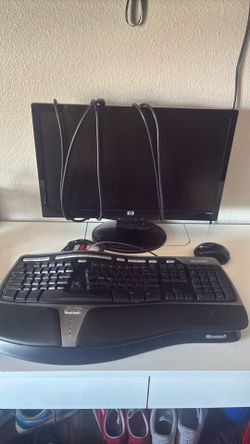 Hp computer screen with keyboard and mouse