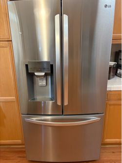 LG refrigerator (Needs Compressor)