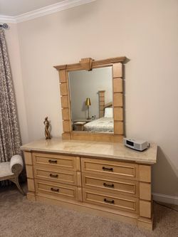 Bedroom set: king bed, dresser, 2 nightstands