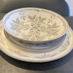 Dinnerware Set 