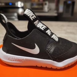 Brand NEW INFANT NIKE!!! SIZE 4