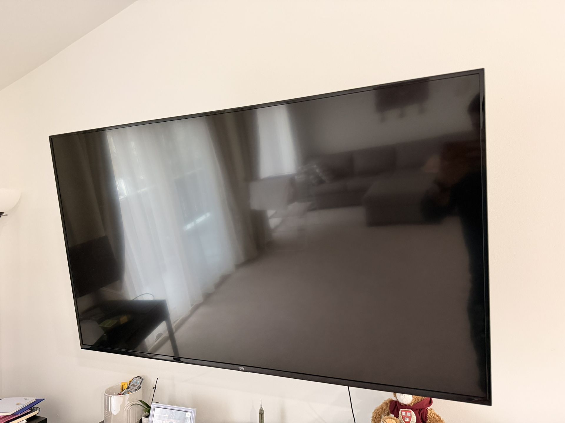 Fire Tv 4k 55” with Mount