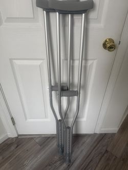 Like New Underarm Crutches – Used Only a Few Days
