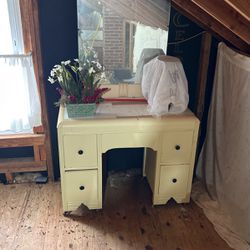 Antique dresser And Vanity
