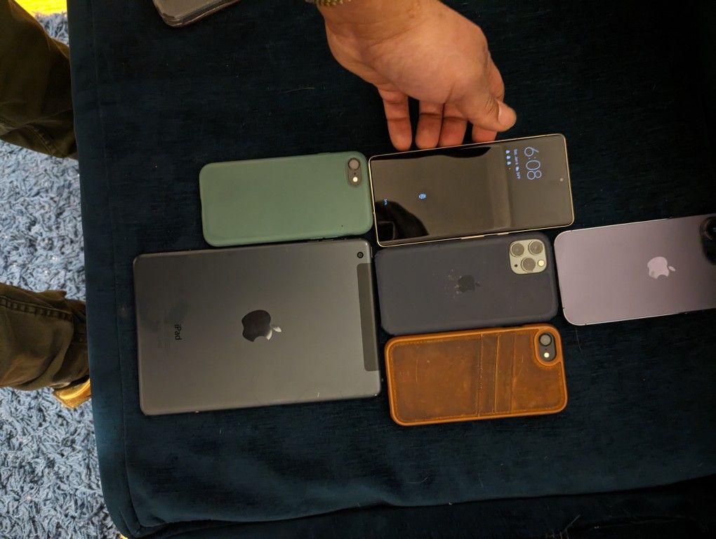 5 iPhones and one Google Pixel 8